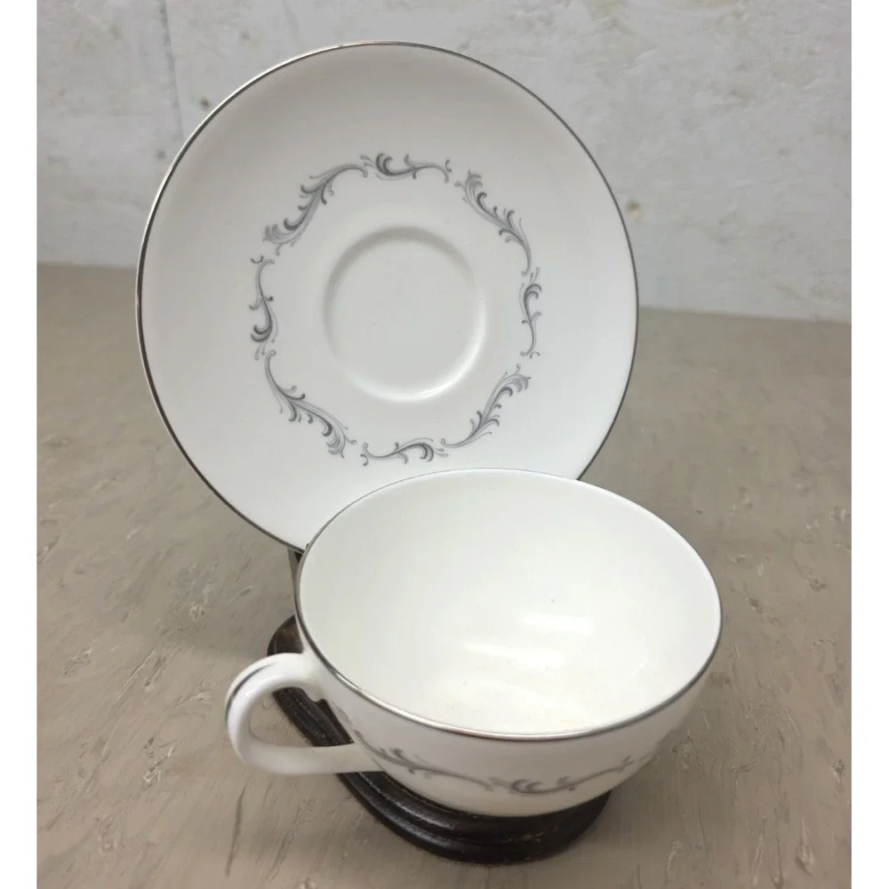 Royal Doulton Coronet H4947 Tea Trio Cup Saucer Side Plate Vintage China Set